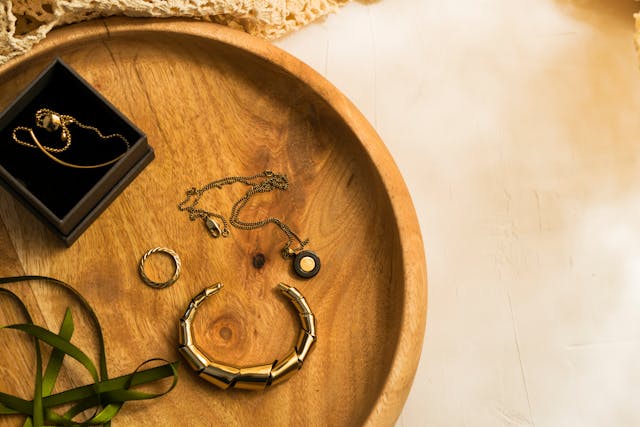 Zestaw biżuterii – jak wybrać komplet, który podkreśli Twój styl?